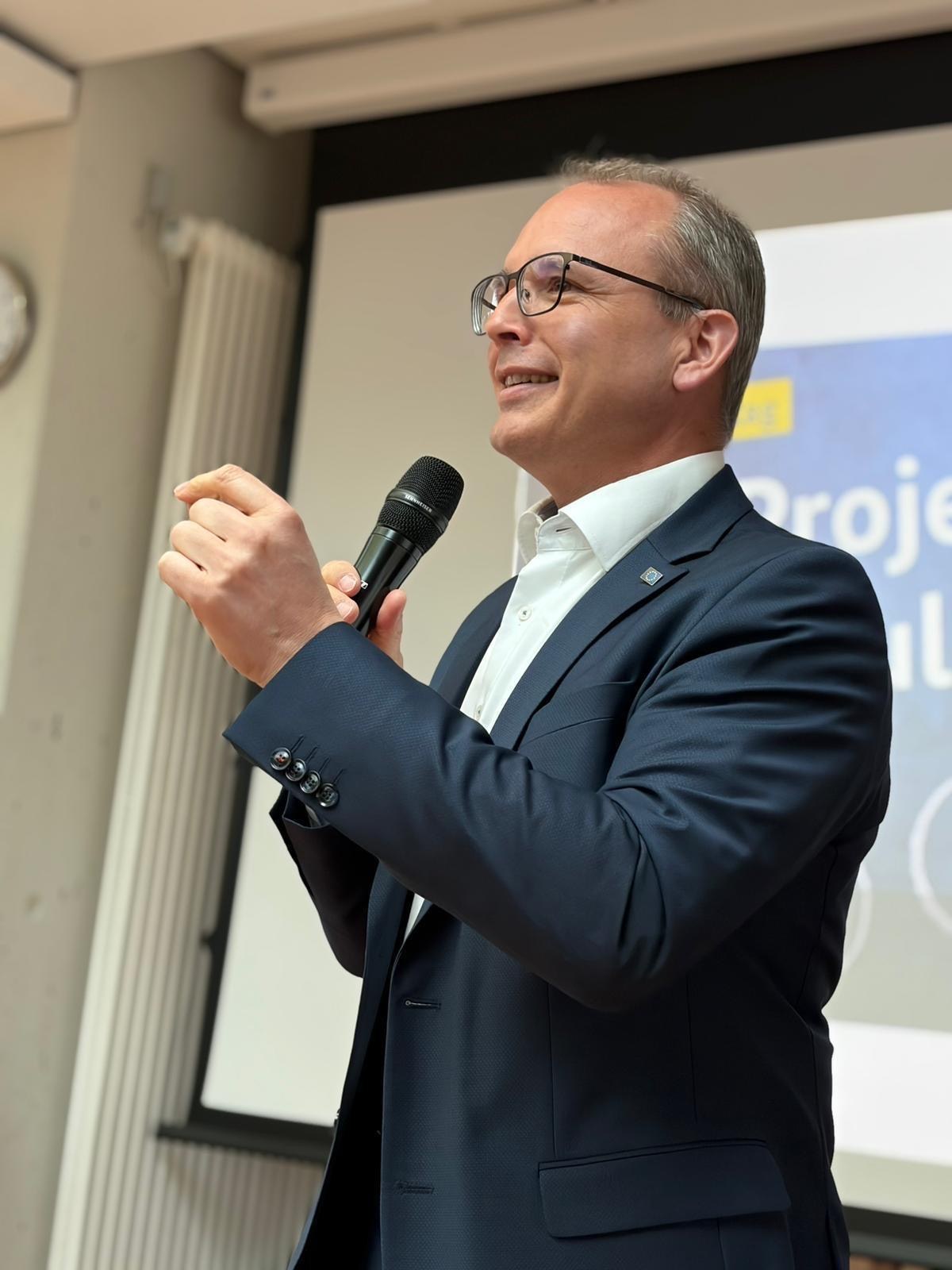 Tobias Winkler MdB_Mikrofon